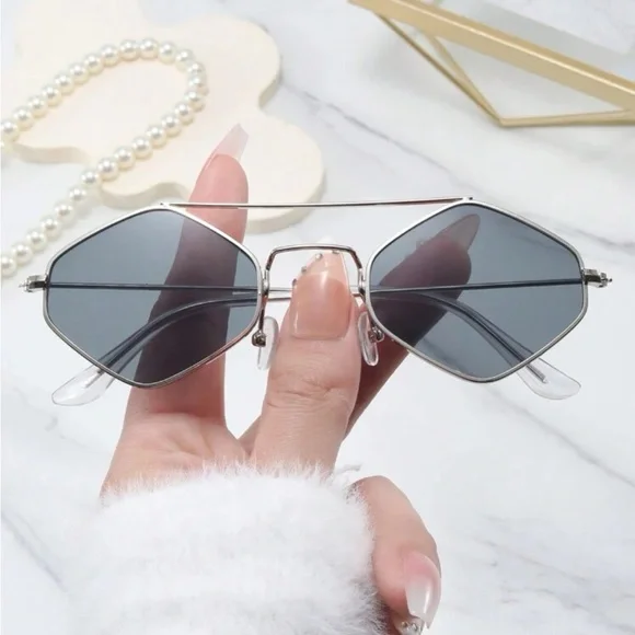 NEW Diamond Shape Brow Bar Silver Metal Sunglasses with Grey Lens OS - Picture 4 of 6